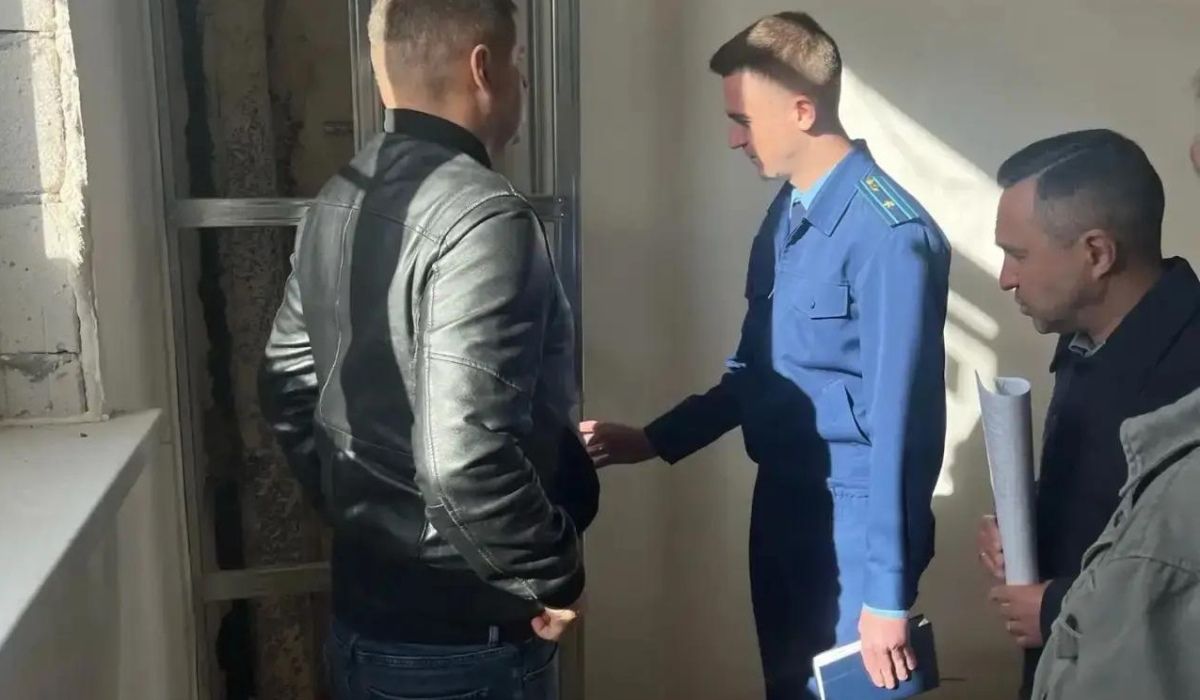 В Курской области прокурор проверил ремонт Дома культуры в селе Сейм