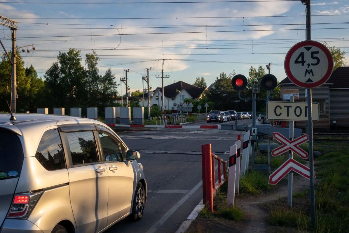 Внимание, водители!. 9 октября с 09:00 до 17:00 движение через железнодорожный переезд в посёлке Поныри будет закрыто в связи с проведением плановых ремонтных работ