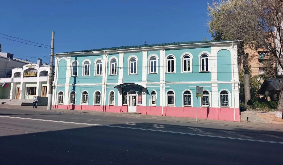 В центре Курска отреставрировали историческое здание, где учился Леонид Брежнев