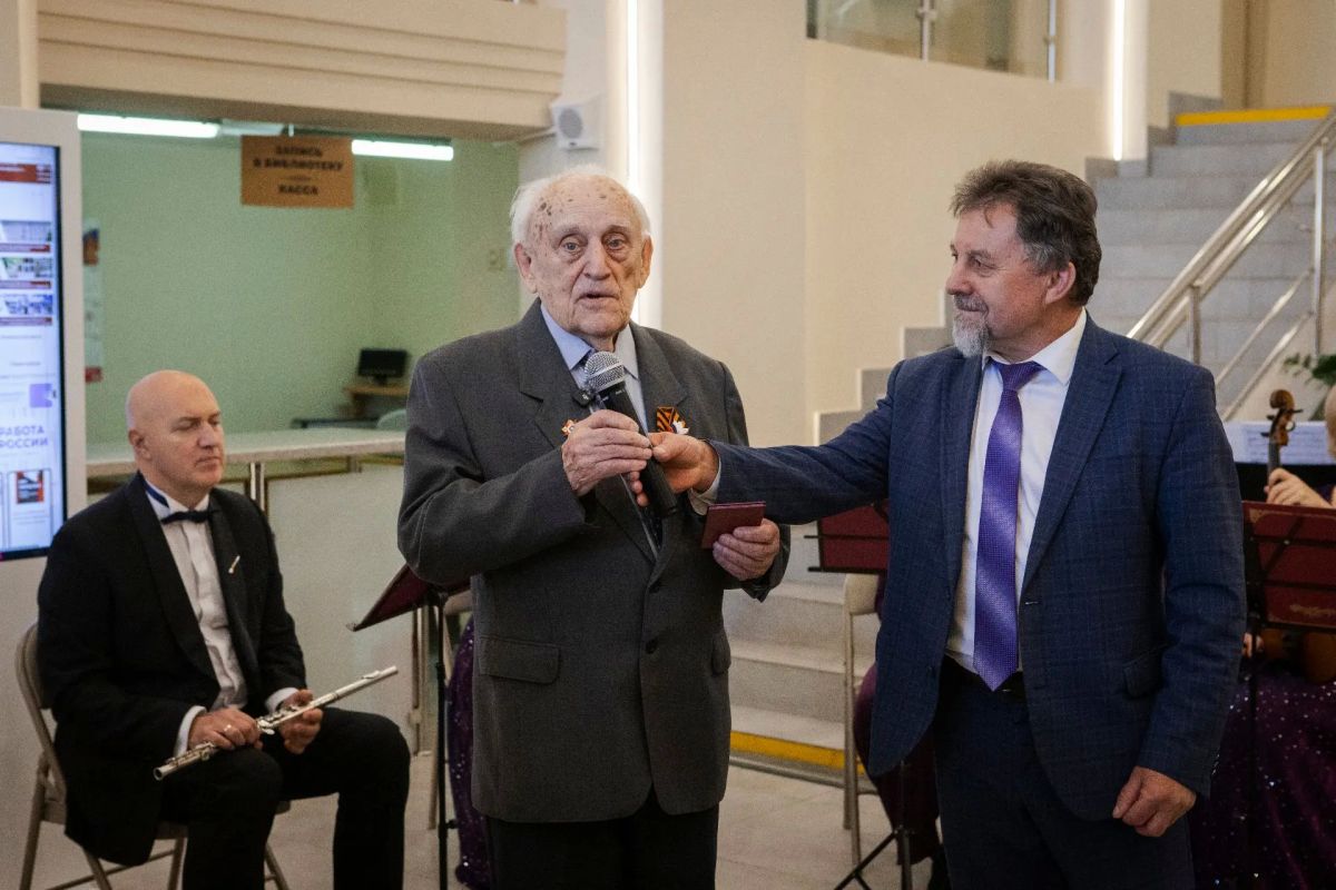 «Малая родина»: в Курске открылась выставка 100-летнего ветерана Великой Отечественной войны