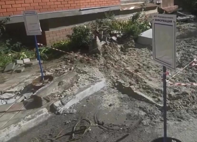 В Курске заменили канализацию в многострадальном доме на Орловской