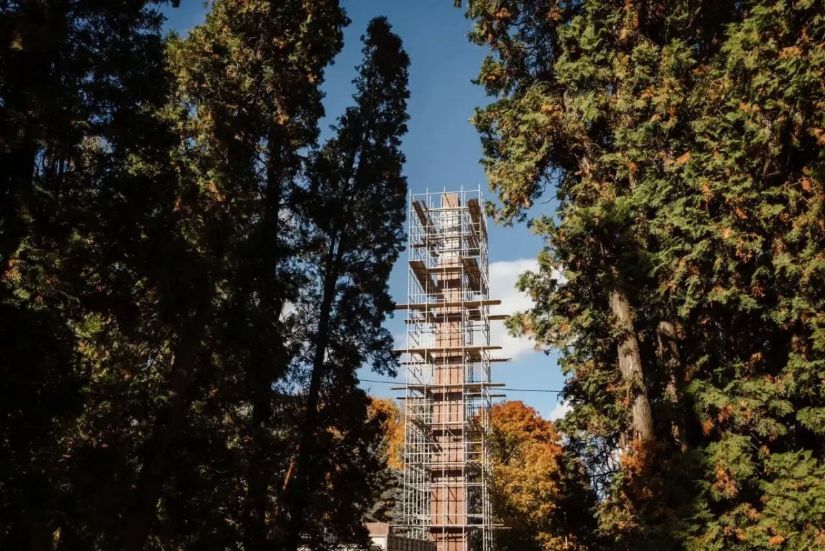 На мемориале Памяти павших в Курске почти завершена облицовка входной группы