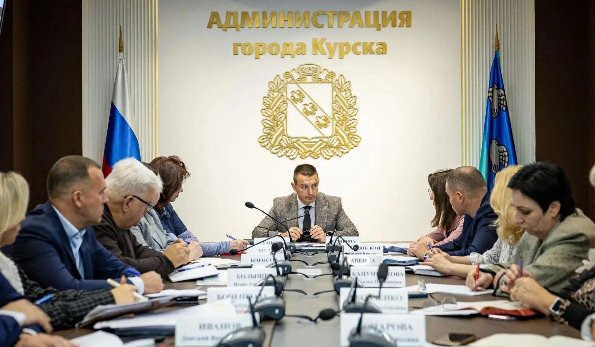 В Курске усилят уборку листвы и проверят законность шашлычных