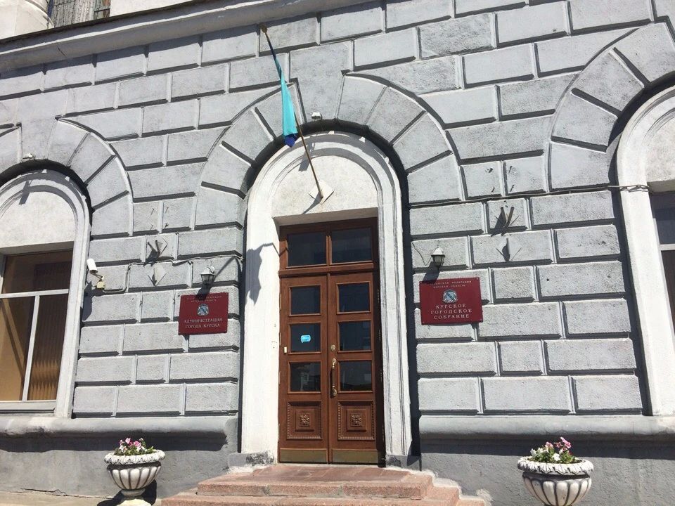 Сегодня вечером глава Курска Евгений Маслов официально объявил о том, что завтра, 15 октября, в областном центре начнётся подача тепла в жилые дома