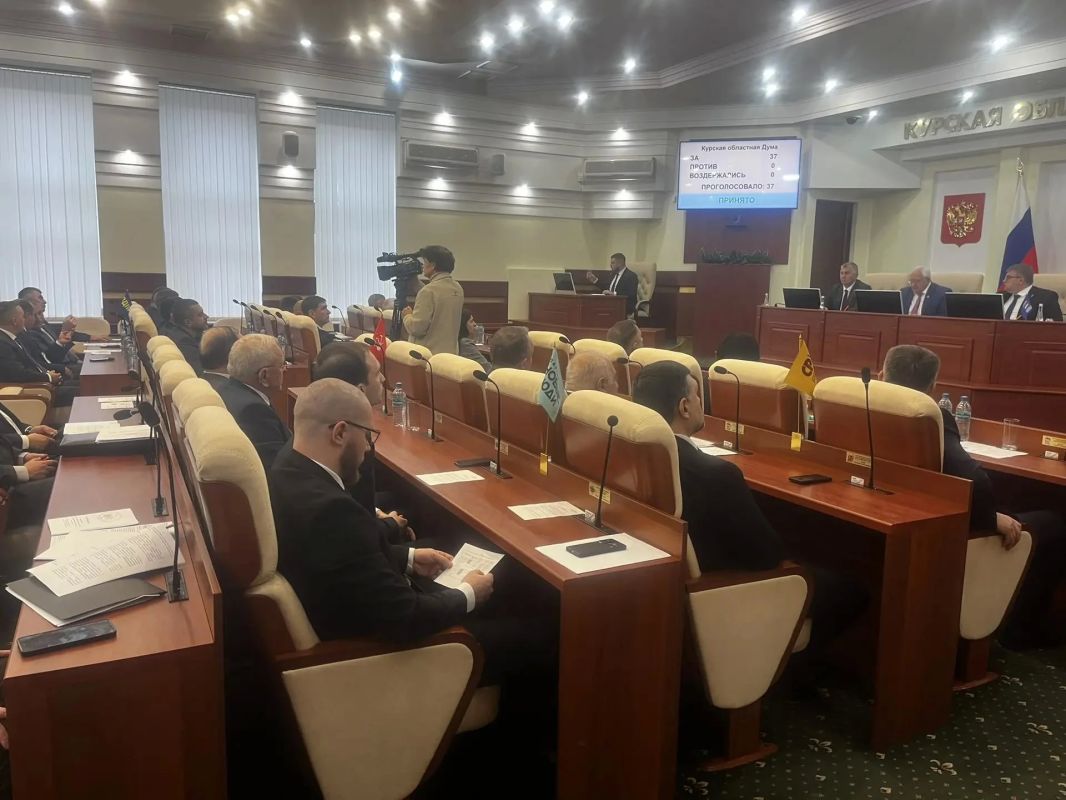 Сегодня на втором заседании Курской областной Думы восьмого созыва было принято решение о депутатах, которые будут трудиться в региональном парламенте на постоянной профессиональной основе