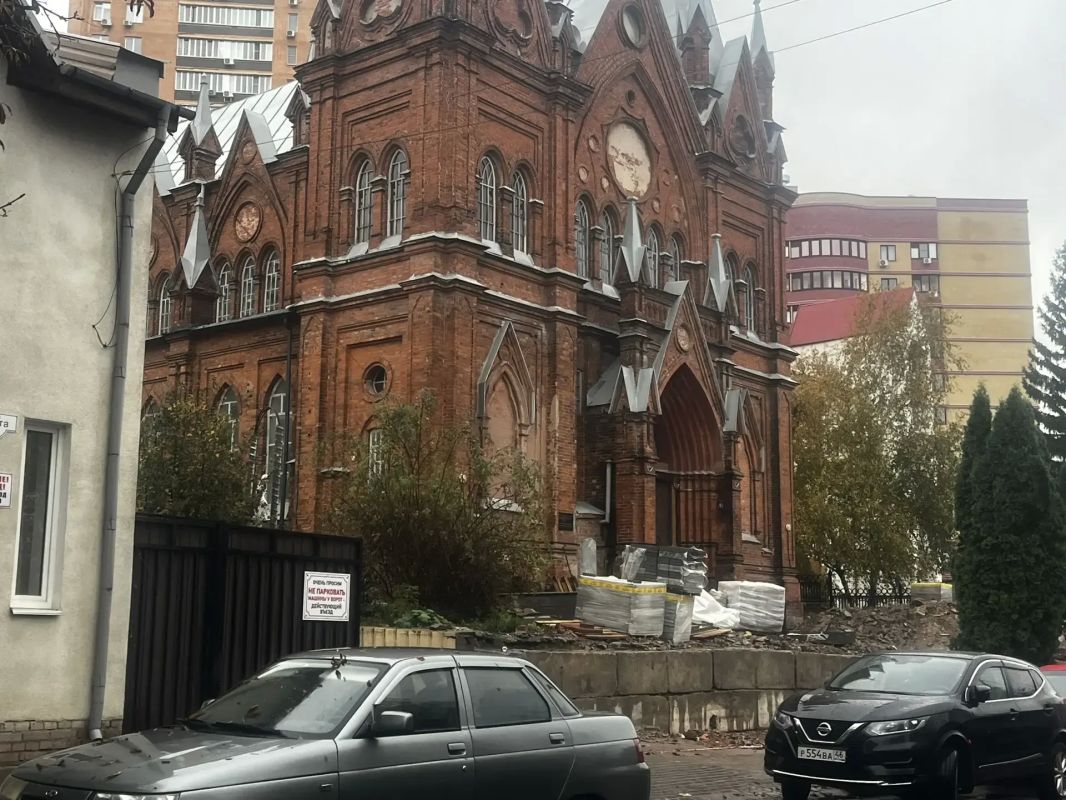 В Курском католическом костёле начался ремонт входной группы