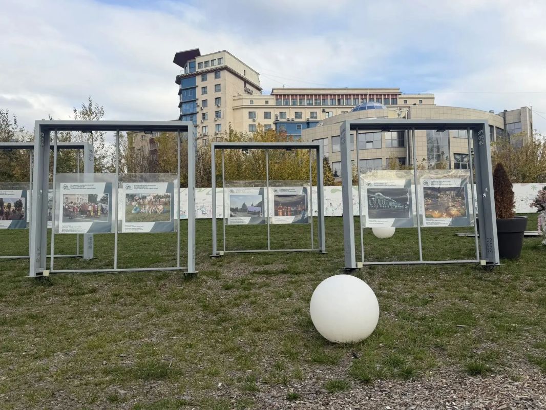 Сегодня здесь можно познакомиться с творчеством художников и фотографов, увидеть привычный мир через призму искусства и открыть для себя новые имена
