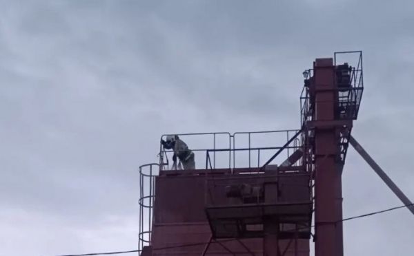 В Курской области потушили горящую зерносушилку