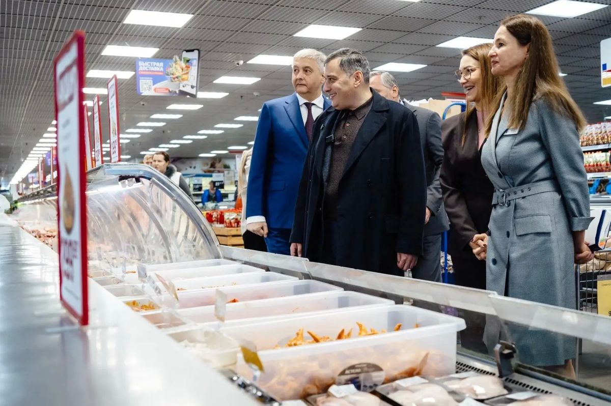 Хинштейн прошелся по магазинам и рассказал о любимых курских товарах