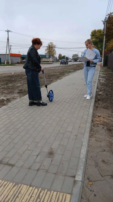 В поселке им. К. Либкнехта завершили благоустройство первого этапа пешеходной зоны на ул. Красная Площадь