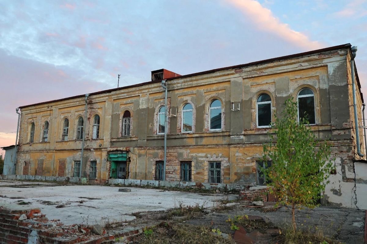 Братский корпус на территории Курской крепости отреставрируют