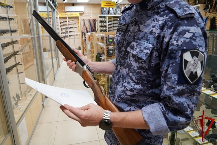 За прошедшую неделю росгвардейцы Курской области проверили 99 владельцев оружия и 12 юридических лиц