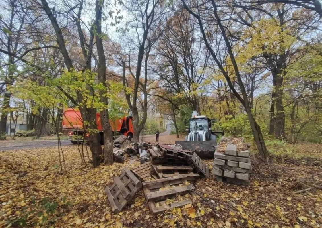 В Курске вывезли 30 кубометров мусора с несанкционированной свалки у «Лодочной станции»