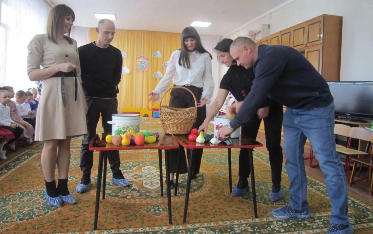 ДЕНЬ ОТЦА. В МКДОУ "Детский сад г. Фатежа" (заведующий Н.А. Ярыгина) орлята-дошколята подготовительных к школе групп "Росточек" и "Лучики" подготовили тёплый и очень душевный праздник, посвящённый Дню отца! Папы стали...