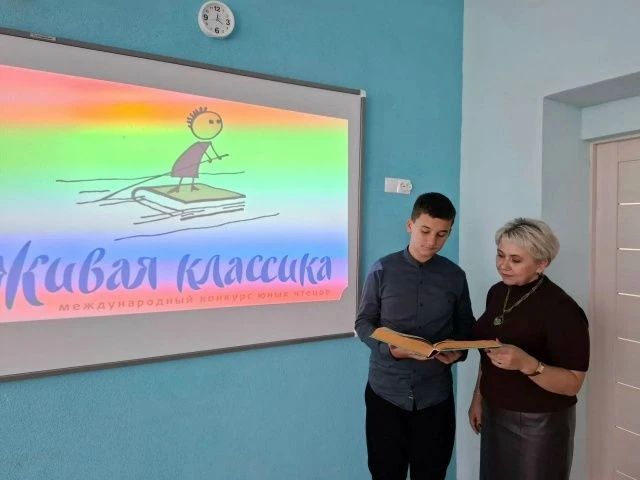 Учащийся Фатежской школы №2 Сергей Сергеев выдвинул своего учителя литературы Колупаеву Ирину Юрьевну на Национальную премию общественного признания «Интонация»