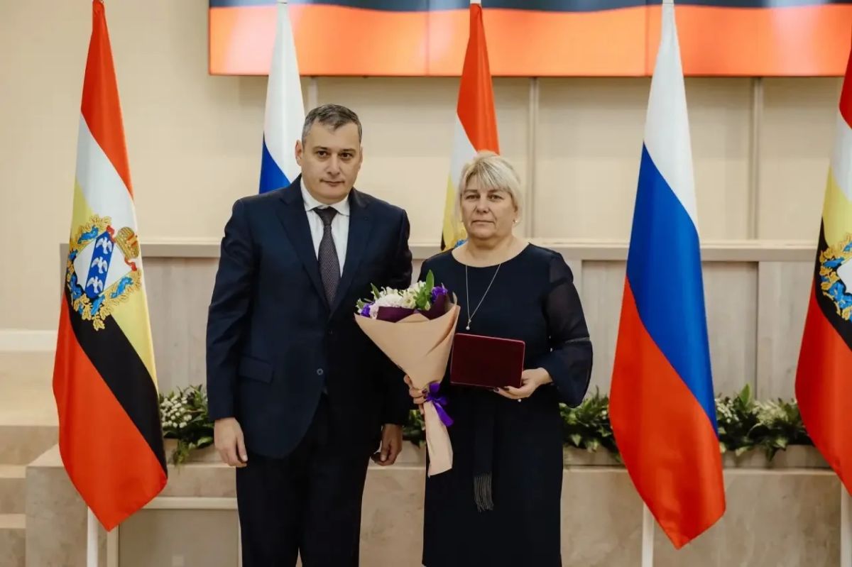 Алексей Спиридонов: Губернатор Курской области Александр Евсеевич Хинштейн вручил государственные и областные награды