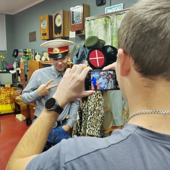 В Полянском Доме культуры состоялась интерактивная экскурсия в музее «Проснуться вдруг в СССР», которая позволила подросткам не просто услышать об истории, а буквально шагнуть в другую эпоху