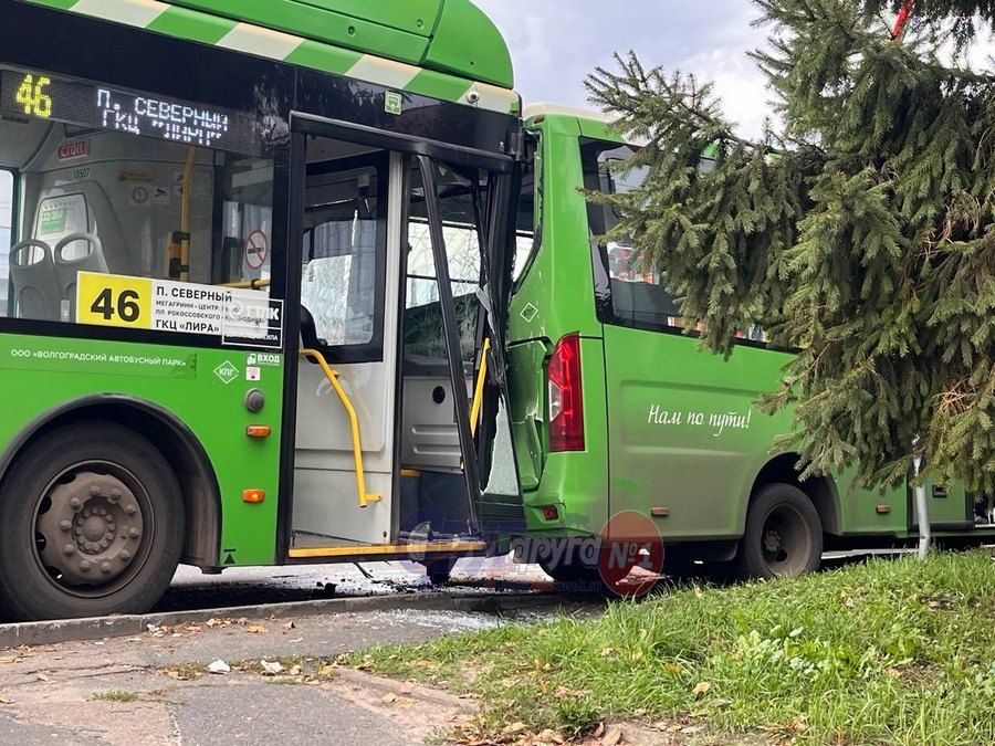 В Курске столкнулись два пассажирских автобуса
