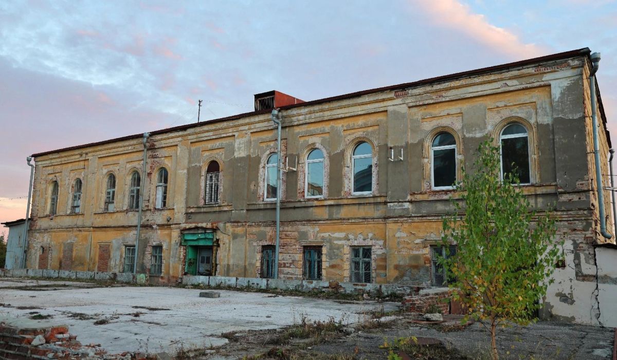 В Курске определили подрядчика на реставрацию Братского корпуса
