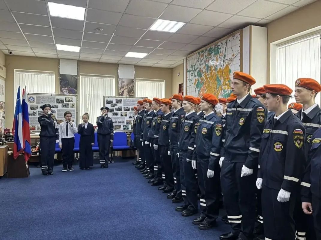 В Курске 37 школьников посвятили в кадеты пожарные-спасатели МЧС России