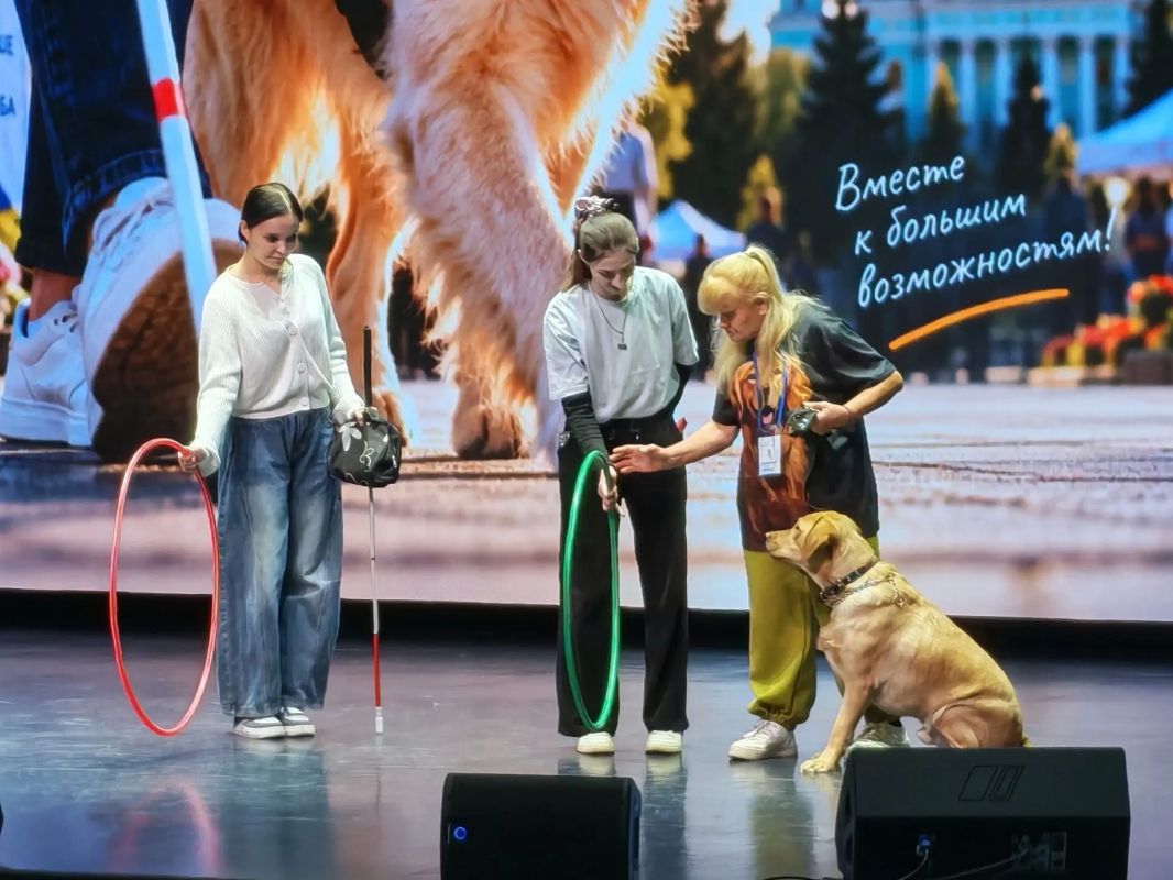 В центре «Гелиос» состоялся межрегиональный конкурс владельцев собак-проводников «Верный друг-шоу», приуроченное к Международному дню Белой трости