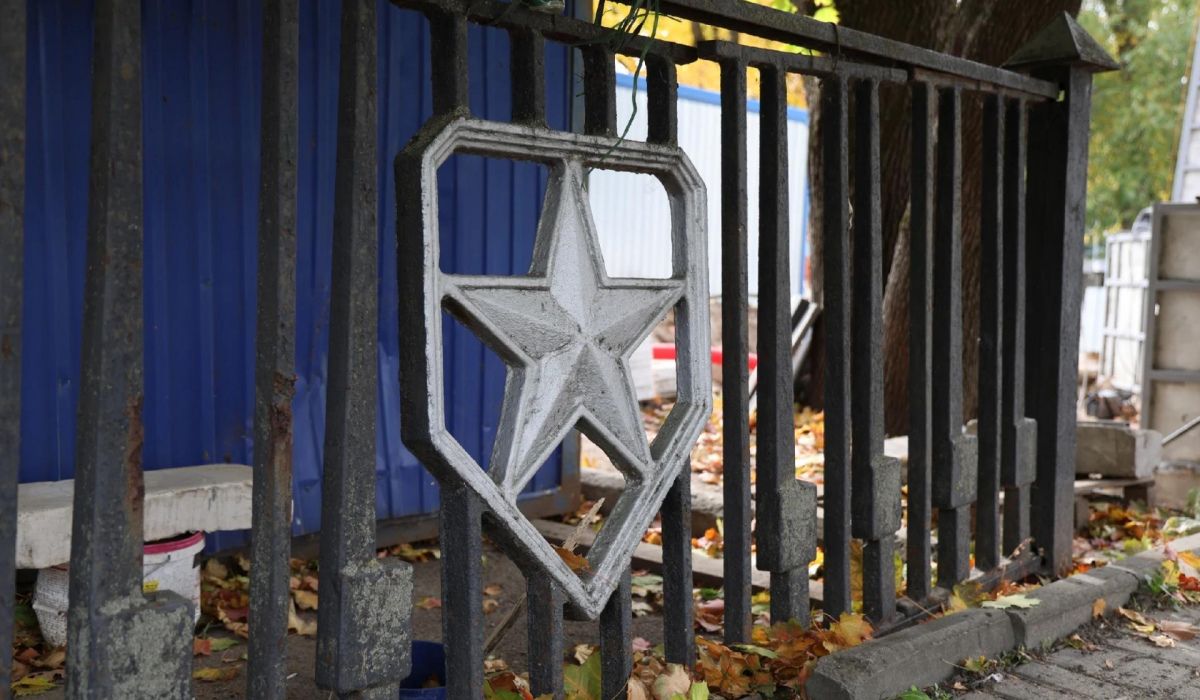 В Курске при реконструкции мемориала на Карла Маркса отказались от закрытой ограды