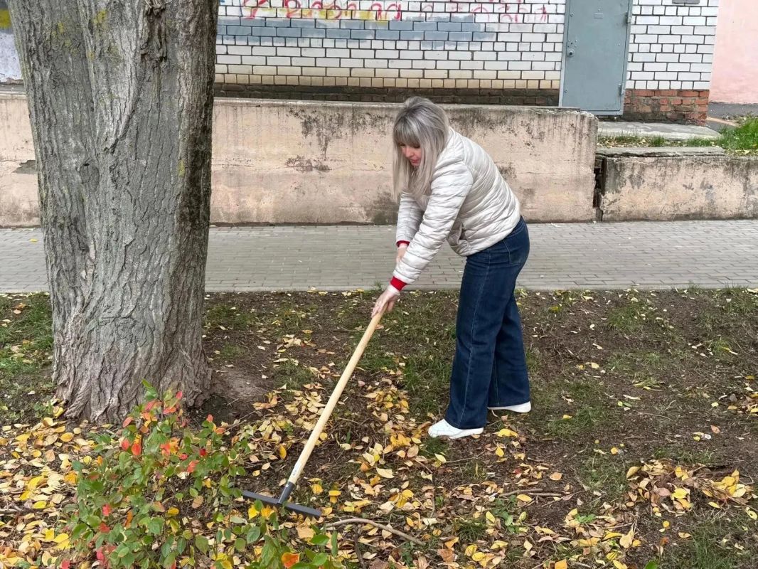 Сотрудники комитета экономического развития и предпринимательства Курска вышли на субботник