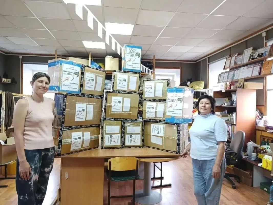 Волонтёры Хомутовского округа Курской области собрали посылки для военнослужащих в зоне СВО