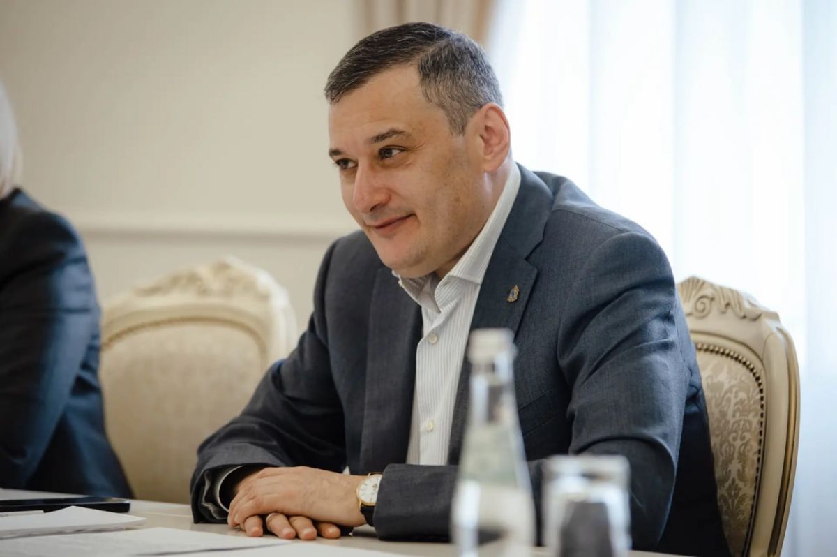 Александр Хинштейн поблагодарил всех за поздравления с днем рождения
