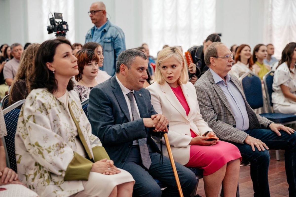 Екатерина Харченко: От всей души и с глубоким уважением поздравляю с Днём рожденья нашего губернатора, опытного политика и мудрого наставника Александра Евсеевича Хиншейна