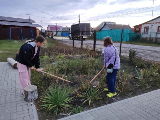 В Духовецком Доме культуры состоялся традиционный субботник