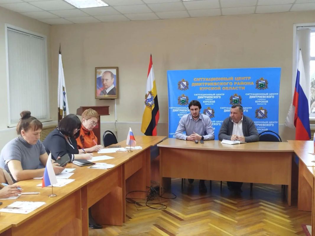 Представители Центра «Мой бизнес» провели для субъектов малого и среднего предпринимательства района семинар-совещание, ставший площадкой для предметного и обстоятельного разговора о насущных вопросах ведения бизнеса