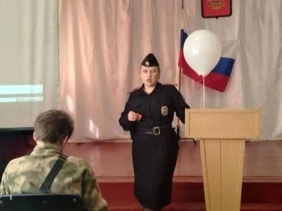 Сотрудники Курчатовской Госавтоинспекции провели для учащихся филиала Железногорского политехнического колледжа мероприятие под названием "Краш курс"