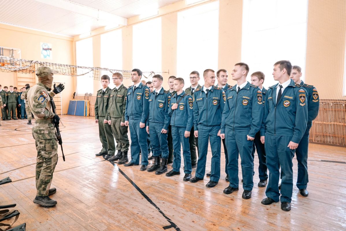 На базе Курского автотехнического колледжа прошёл военно-патриотический семинар «Боец 46»