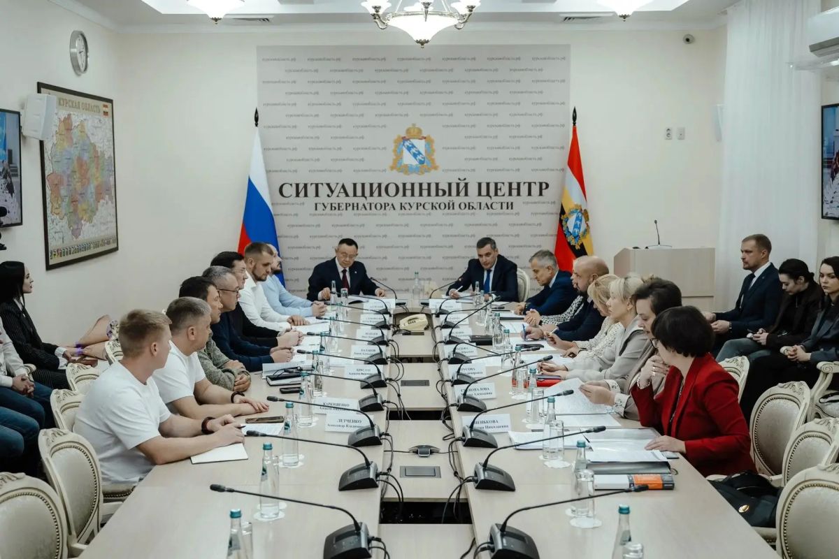 В Доме Советов накануне прошло совещание с министром строительства и ЖКХ России Иреком Файзуллиным