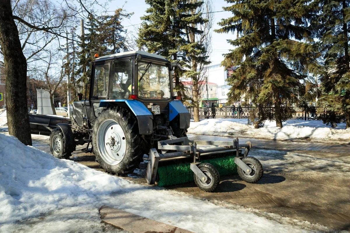 В Курске к зиме заготовили 24 тысячи кубометров песко-соляной смеси