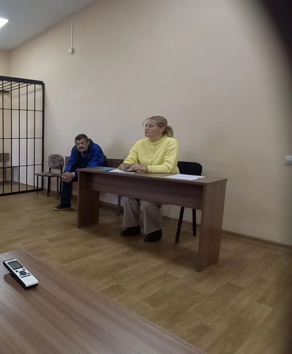 Курянин за отказ дочери помыть газовую плиту угрожал отрезать ей голову