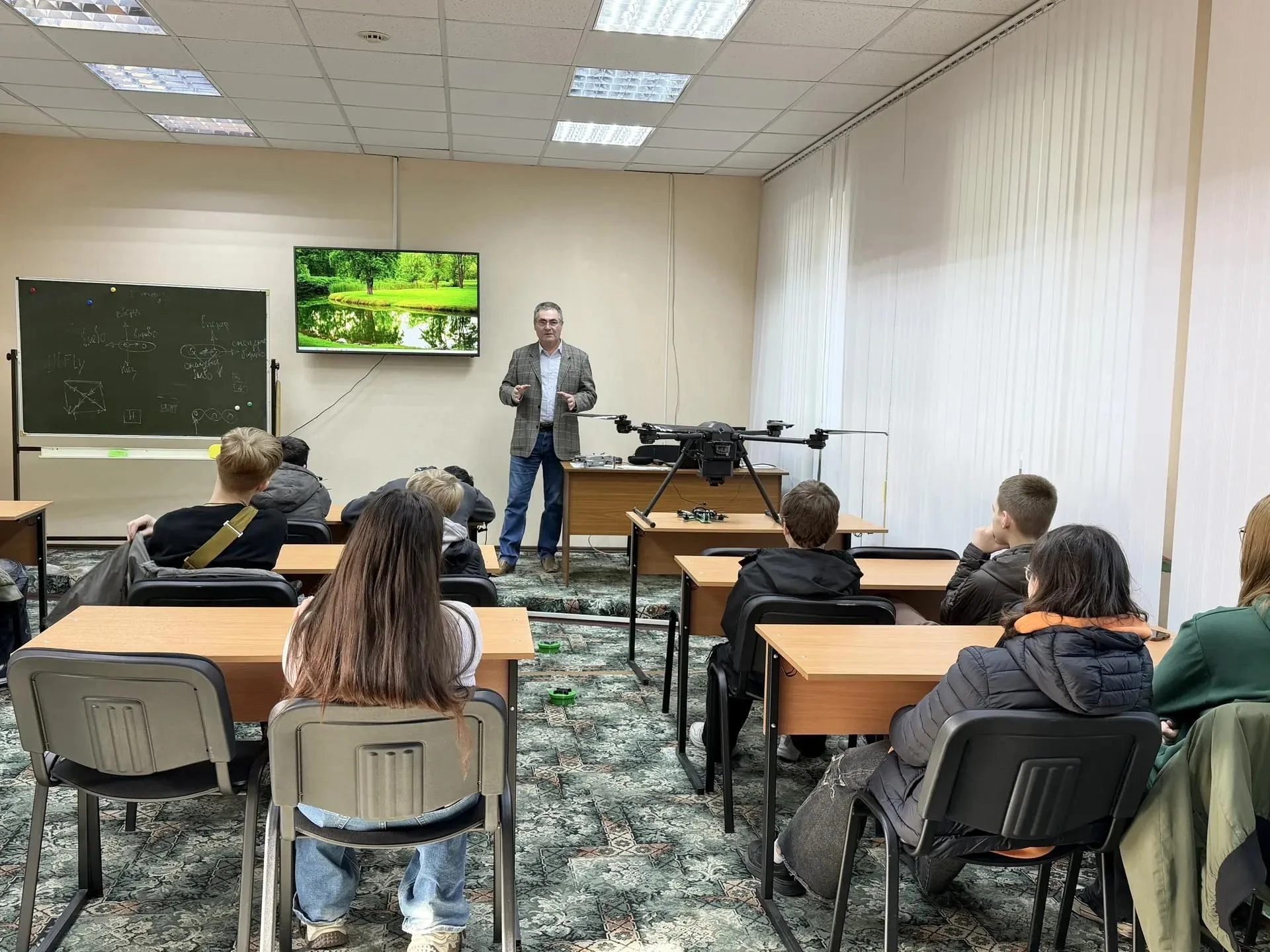 Главное — не паниковать: чему научили школьников на уроке безопасности