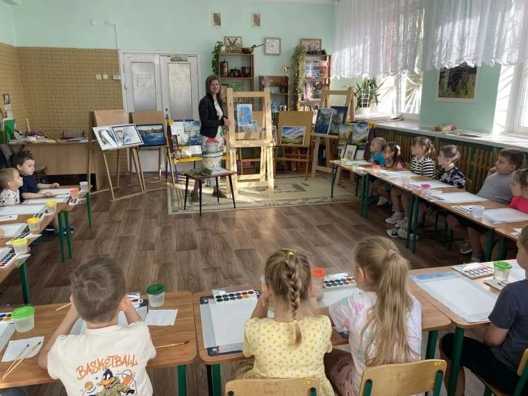 В осенний прекрасный день в нашем детском саду №10 " Улыбка"произошло настоящее событие, посвященное Международному дню художника