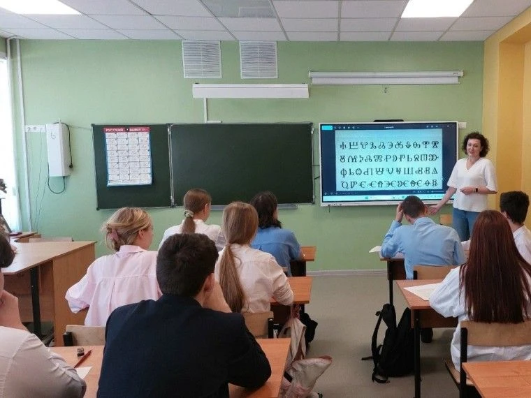 В Центральной детской библиотеке в рамках программы популяризации культурных мероприятий среди молодежи «Пушкинская карта» 28 октября открыла свою работу творческая студия «Тайна буквы