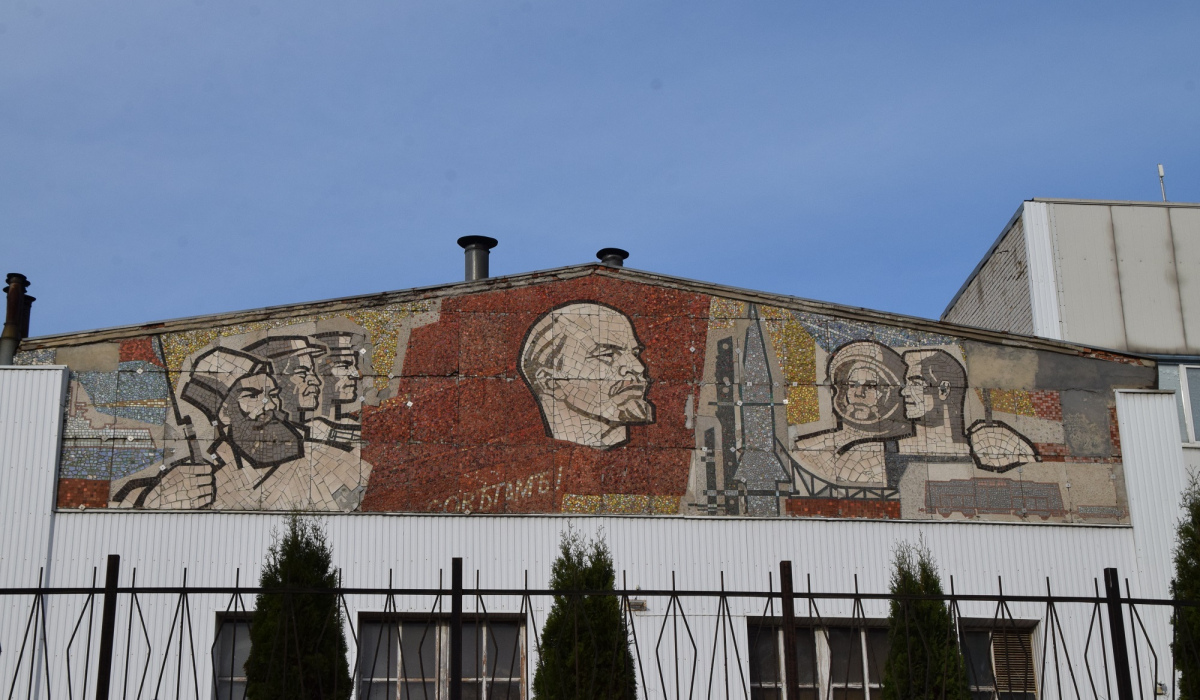 Мозаичные панно Курска: от Ленина до «электромонтера» Дейнеки