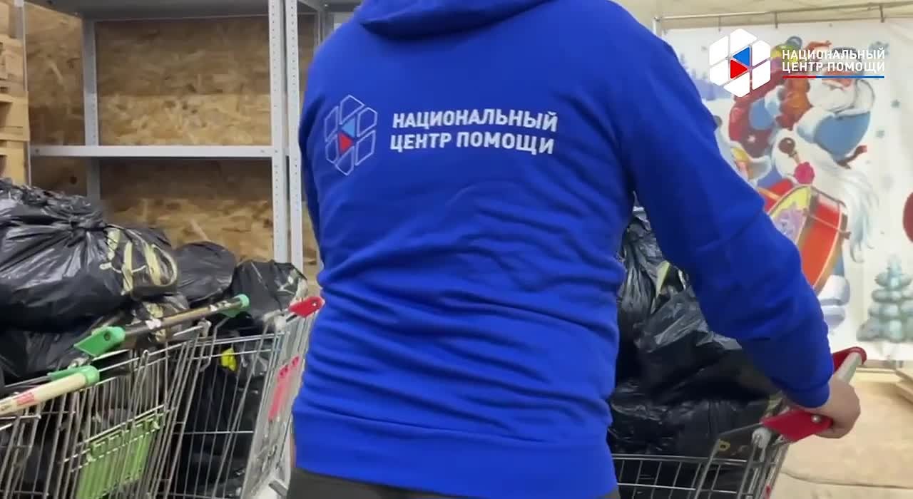 Волонтёры продолжают работу в пункте гуманитарной помощи в Курске