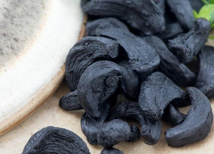 Что такое черный чеснок и почему им стоит увлечься?