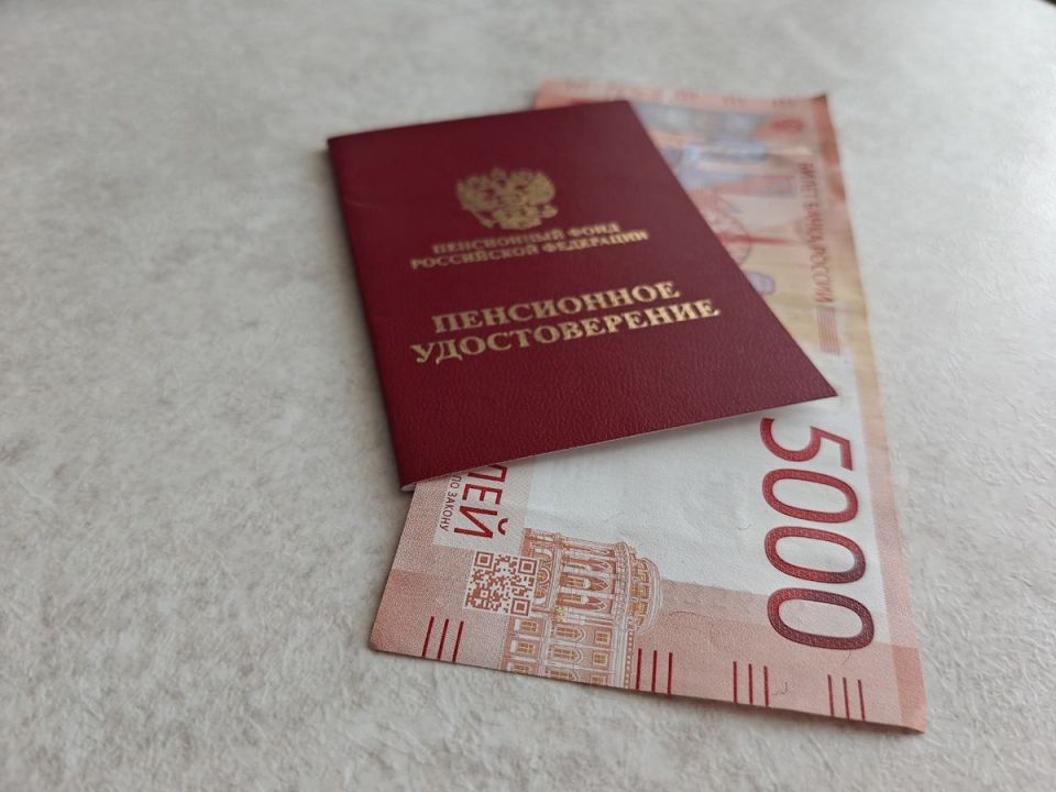 Декабрь 2025: пенсионеры получат двойные выплаты к праздникам