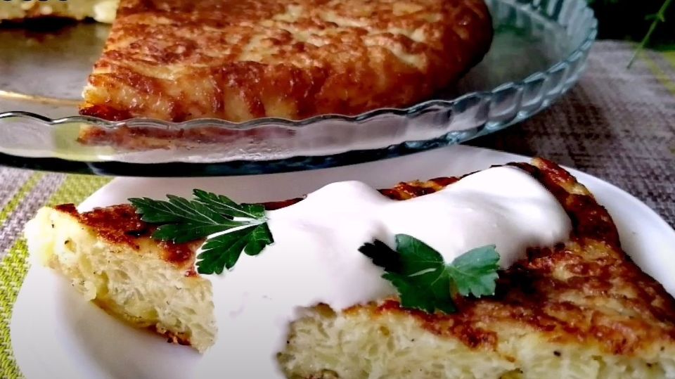 На драники больше не посмотрите: этот быстрый пирог получается вкуснее