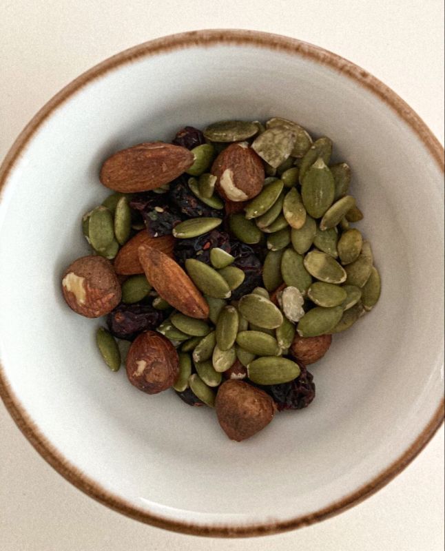 Как вернуть здоровый блеск волосам и ногтям: простые продукты для восстановления