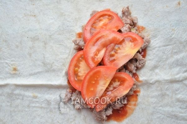 Лаваш, фарш и тягучий сыр: идеальная шаурма для домашнего ужина