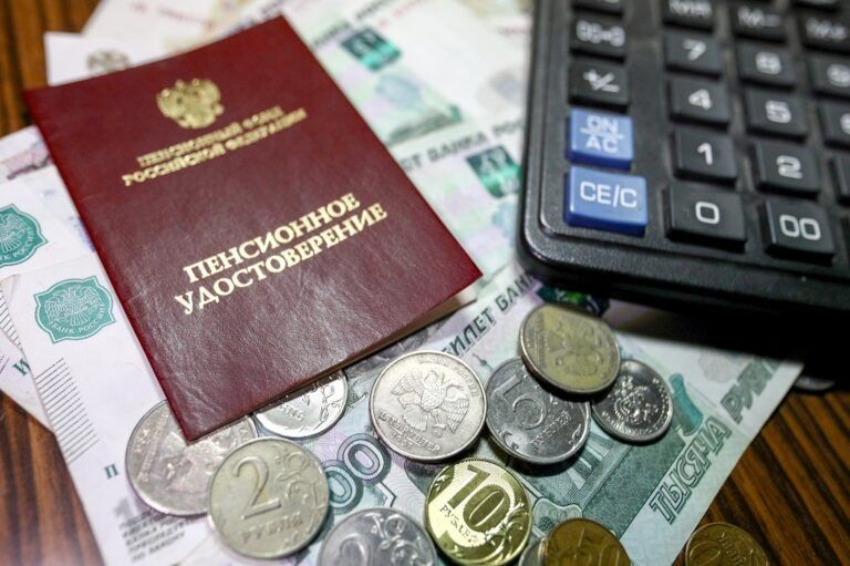 Пенсии россиян в 2025 году: кто получит 35% прибавку и как это скажется на доходах
