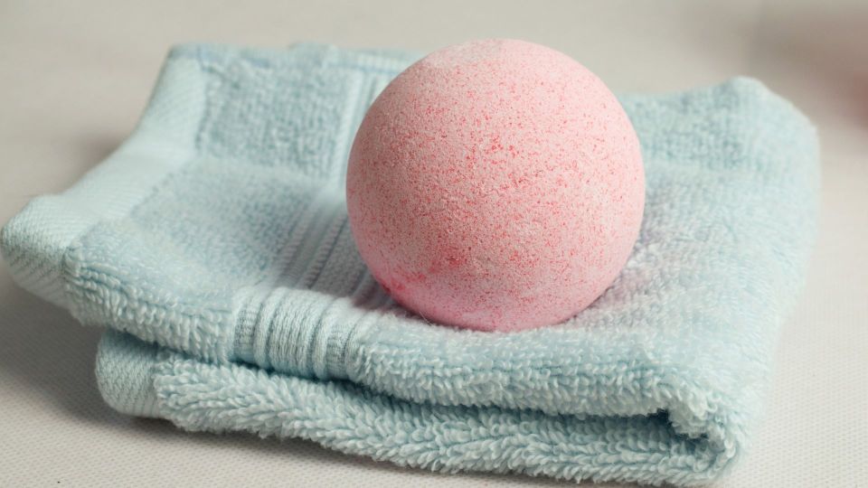 На кухонных полотенцах не останется жирных пятен: для стирки нужна вода с одной добавкой