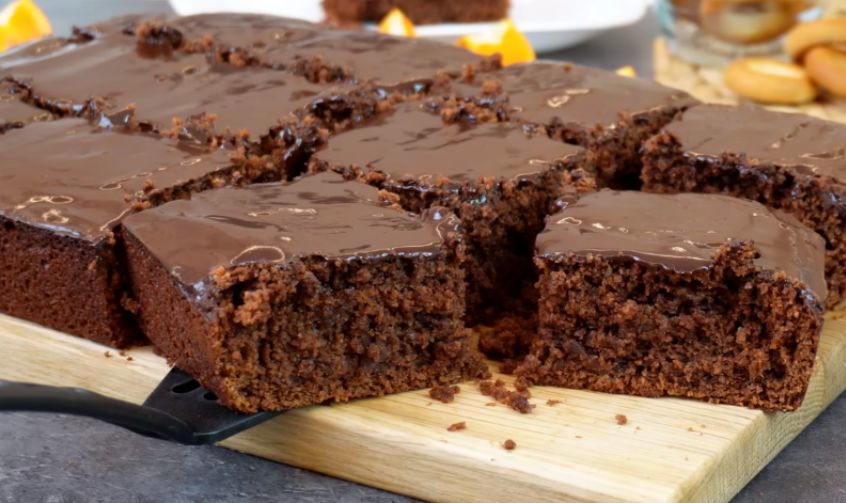 Пирог, который никого не оставит равнодушным: миндальный вкус и шоколадная глазурь за секунды